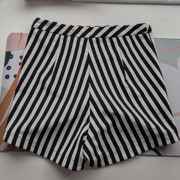 Farm Rio striped shorts - Picture 2 of 6